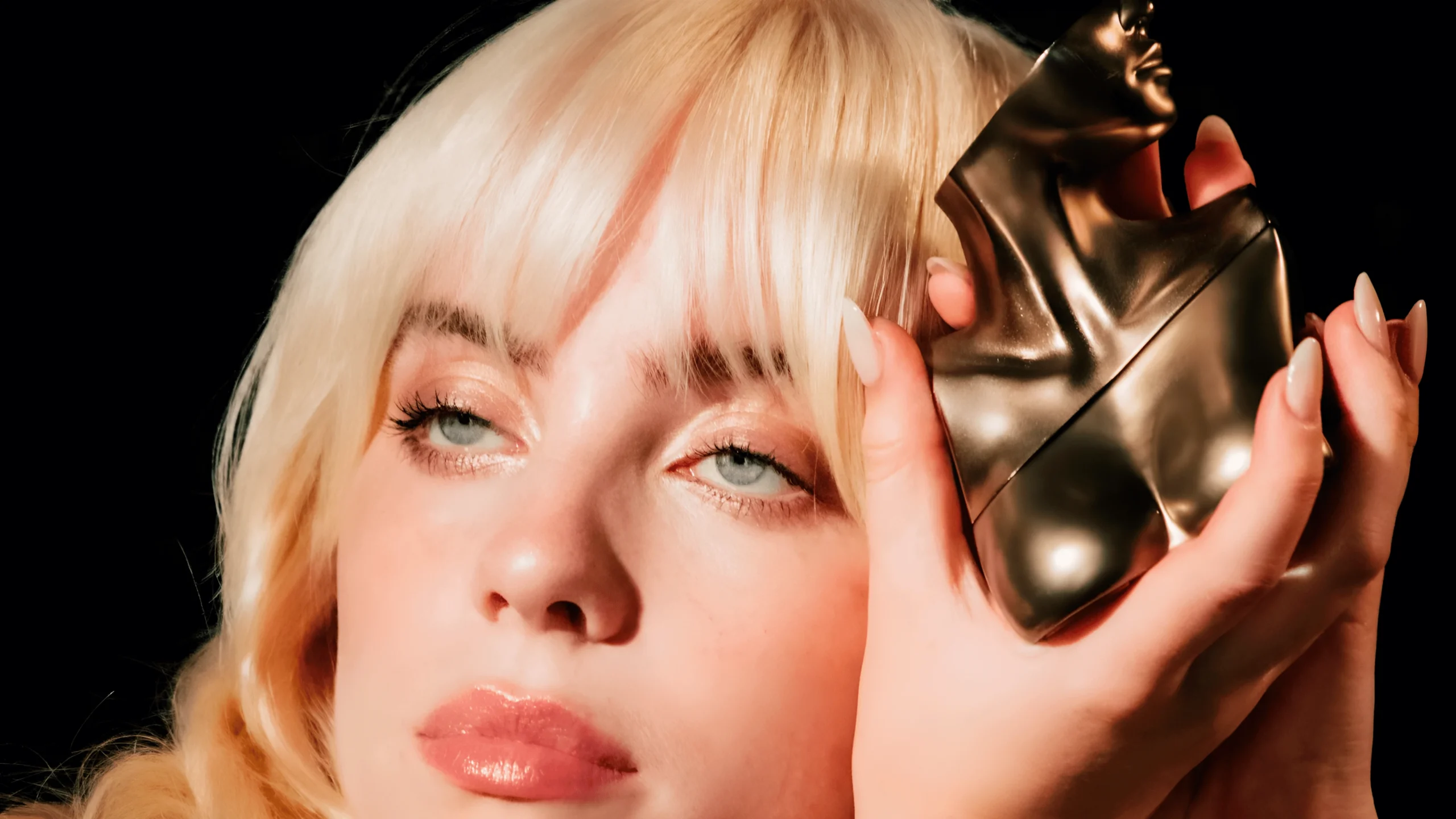 Billie Eilish with Eau de Parfum image